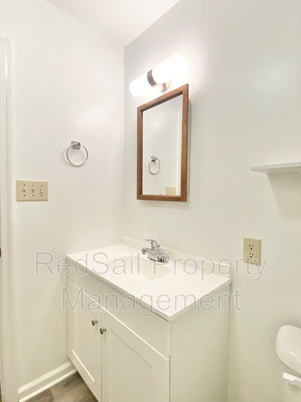 Building Photo - 180 Lori Cir