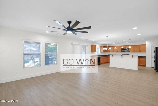 Building Photo - 4 Bed/ 2.5 bath - Beautiful Single Family ...