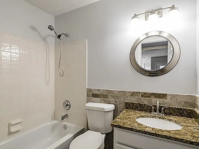 Building Photo - 4947 Clubgreen Summit