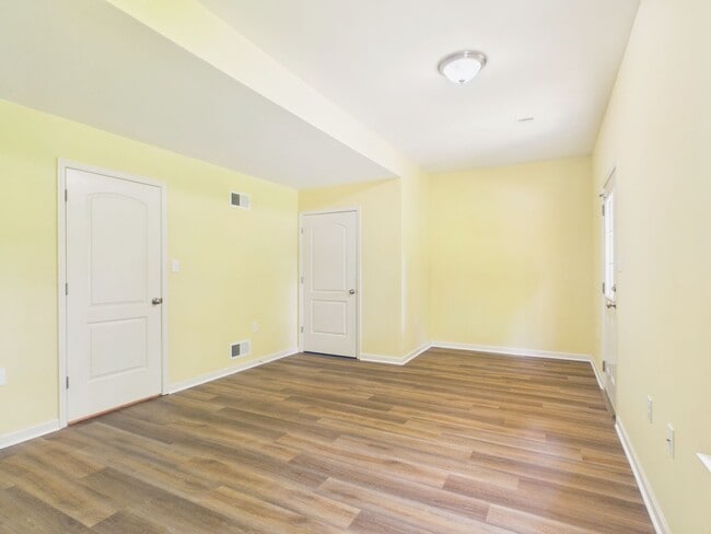 Building Photo - Spacious Townhouse on Mapleton Blvd.