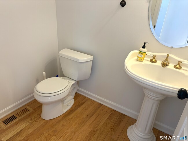 Building Photo - 96 Winibig Trail