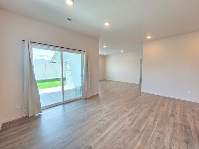 Building Photo - $2,695 - 4 Bed / 2 Bath Beautiful Newer Construction Home in Cheney