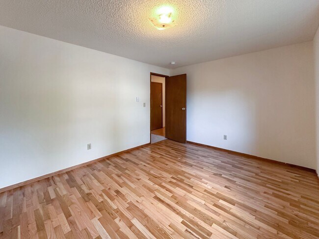 Building Photo - 3bd/1ba Redmond Home