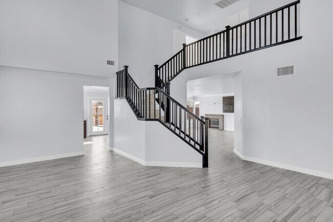 Building Photo - 952 E Cottonwood St