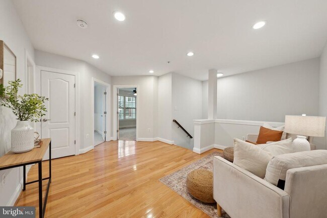 Building Photo - 133 Chevy Chase St