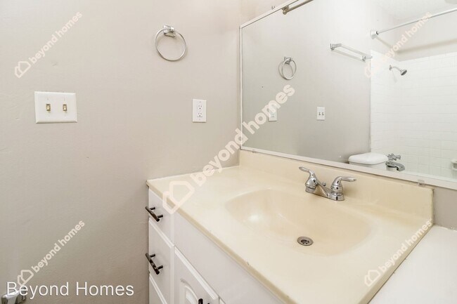 Building Photo - 3 br, 2 bath House - 70 Kingspark