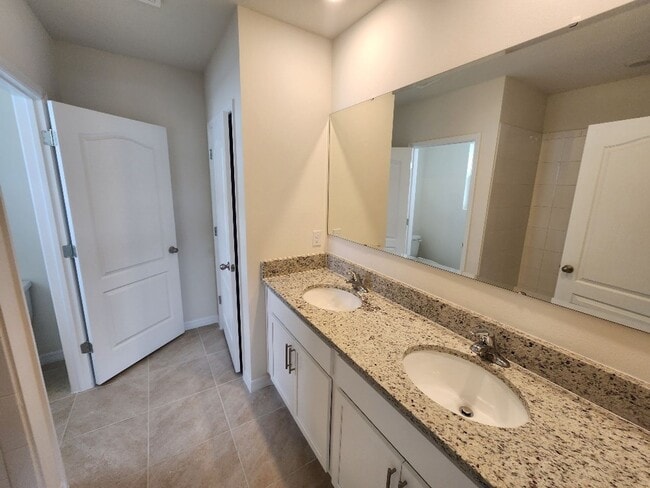 Building Photo - Venetian Bay 3 bedroom 2 bath home with 2 car garage available