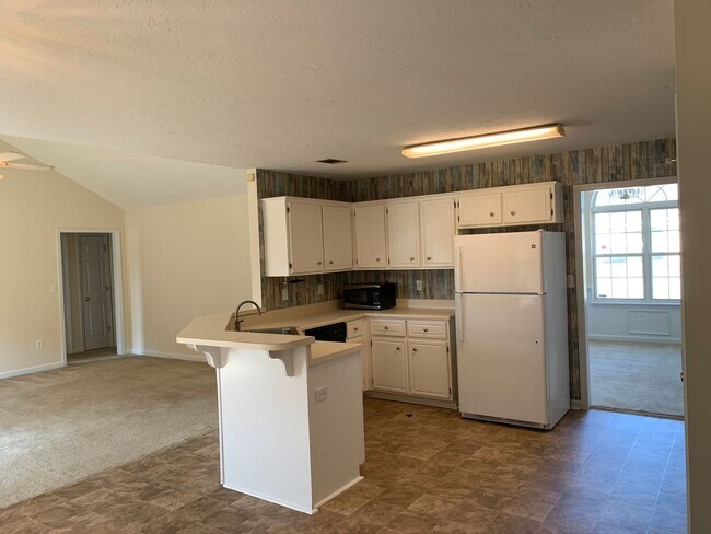 Building Photo - 225 Taylor Cir