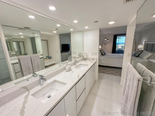 Building Photo - 3420 S Ocean Blvd