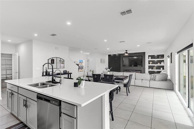 Building Photo - 132 Citrine Lp