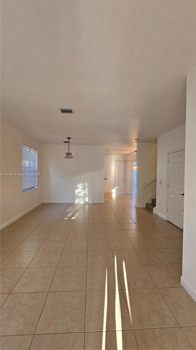 Building Photo - 8785 NW 116th Ct