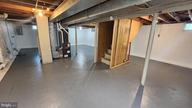 Building Photo - 216 Pomona Ave