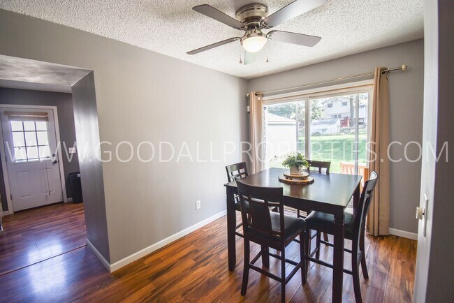 Building Photo - 2 Bedroom 2 Bath Home in Des Moines