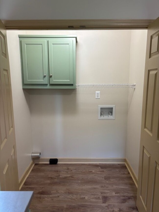 Building Photo - 1302