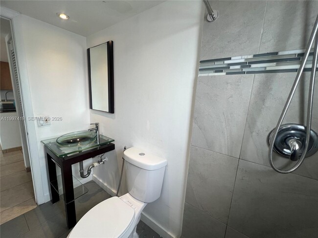 Building Photo - 7125 Bay Dr