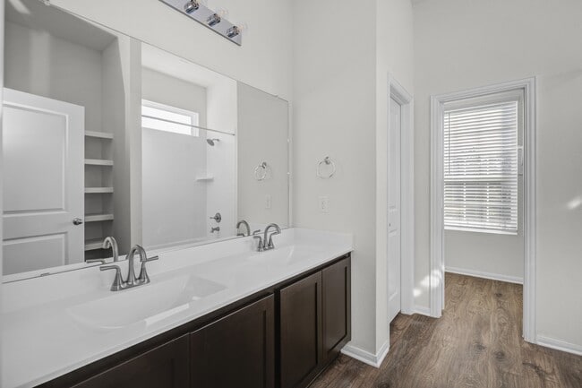 Building Photo - 416 Magnolia St