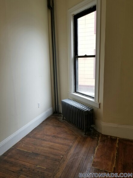 Building Photo - 81 Ruthven St