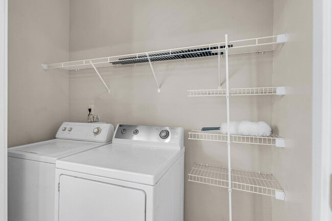 Building Photo - 146 Winding Branch Dr