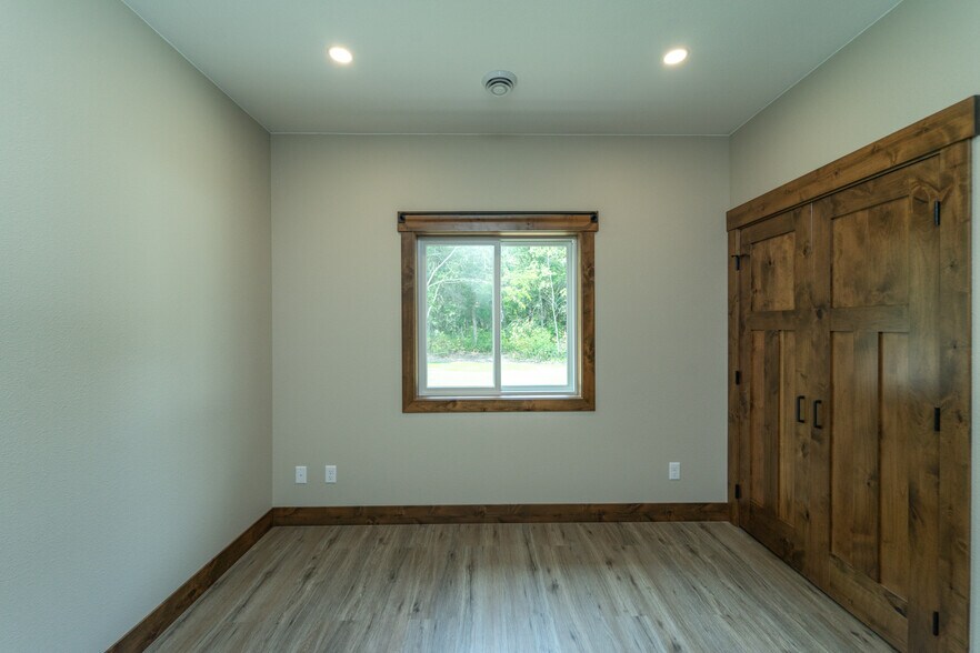 Building Photo - 11533 Forestview Dr S