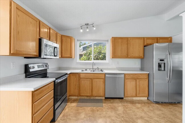 Building Photo - Charming 5BR  3BA w/ Attached Garage in Centennial! Owner is offering 50% off one month's rent!