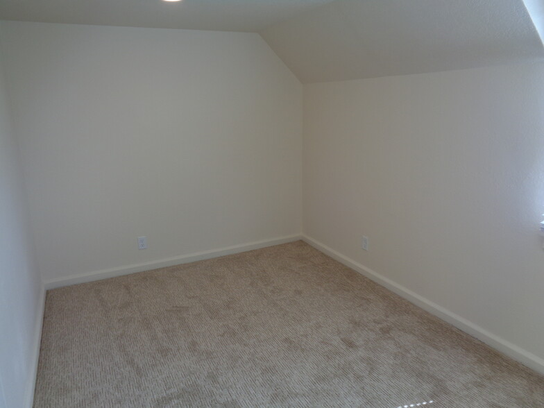 Building Photo - 1160 S 400 E