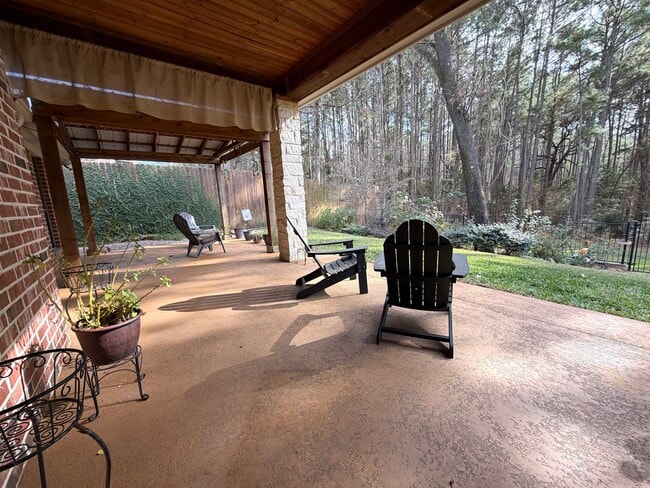 Building Photo - 710 Huntwick Ln