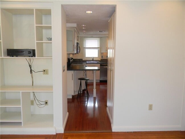 Building Photo - 152 Elmgrove Ave