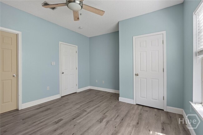 Building Photo - 2208 Walden Park Dr