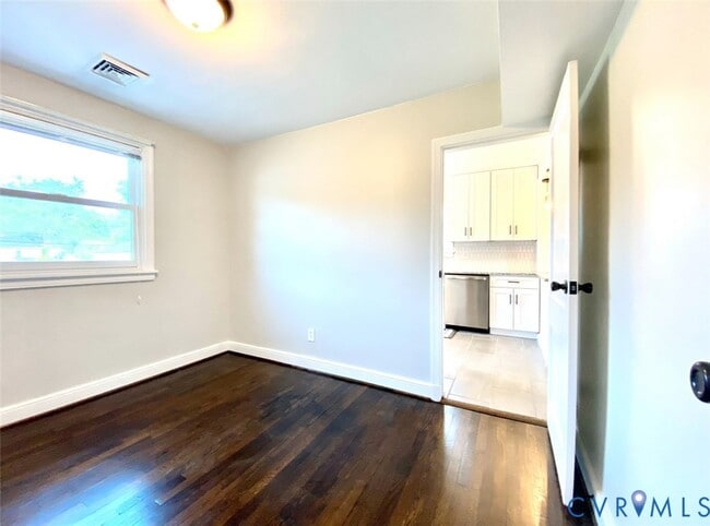 Building Photo - 26 Eastlake Dr