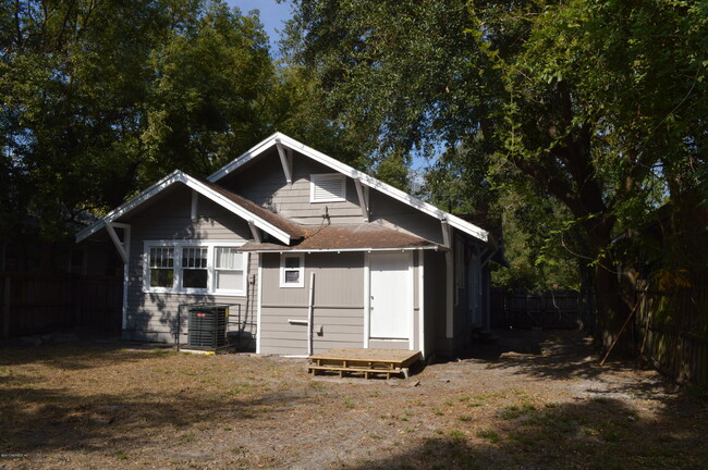 Building Photo - 2536 Phyllis St