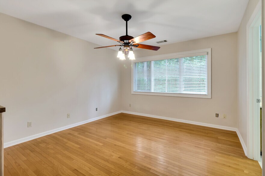 Building Photo - 12 Goldfinch Ln