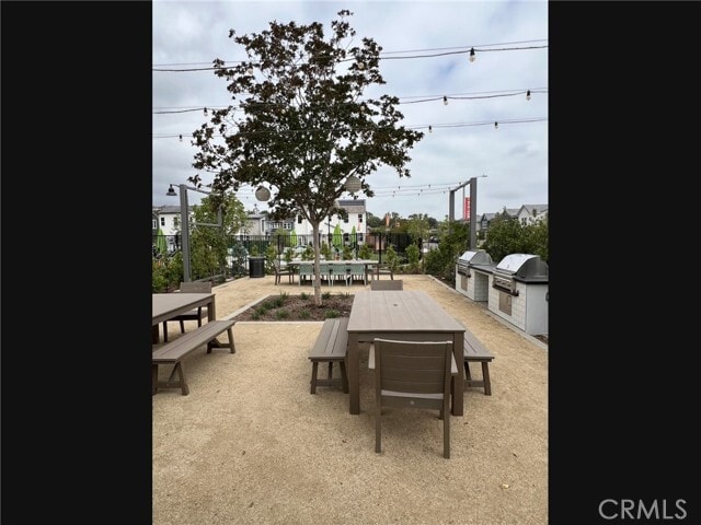 Building Photo - 4041 Pomelo Dr