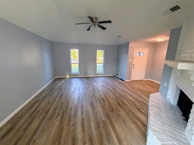 Building Photo - 8707 Sherrywood Dr