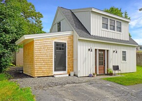 Building Photo - 16 Grand St