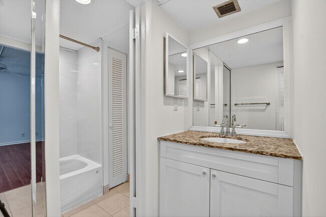 Building Photo - 11 Royal Palm Way
