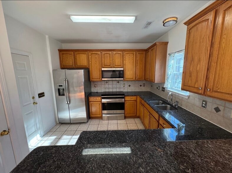 Kitchen - 9920 Forest Run Ln