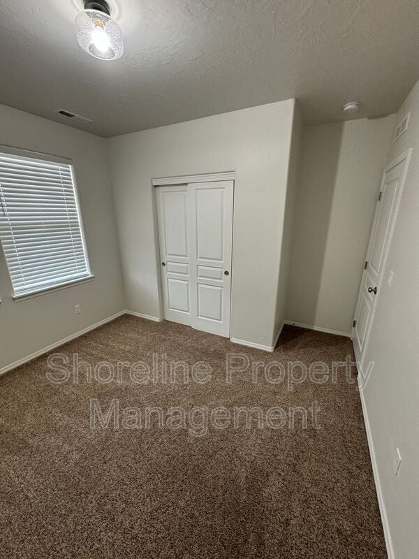 Building Photo - 511 Diamond Lake St