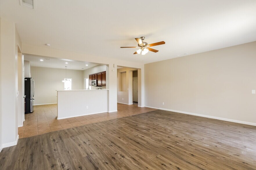 Building Photo - 5305 S 52nd Dr