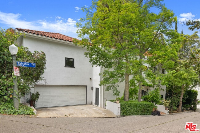 Building Photo - 2065 Watsonia Terrace
