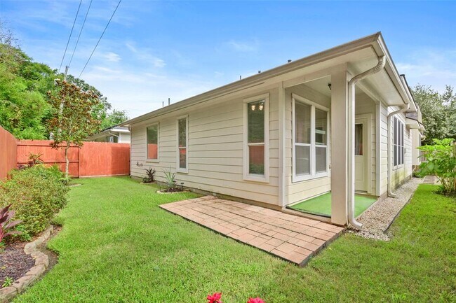 Building Photo - 12806 Pecan Shores Dr