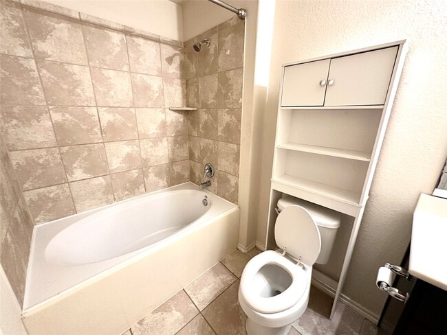 Building Photo - 1934 Acorn Glen Trail