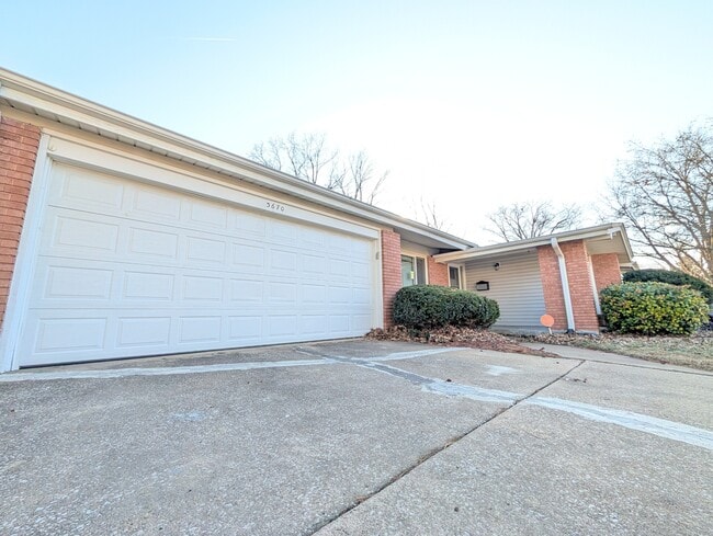 Building Photo - 3670 Tremont Dr