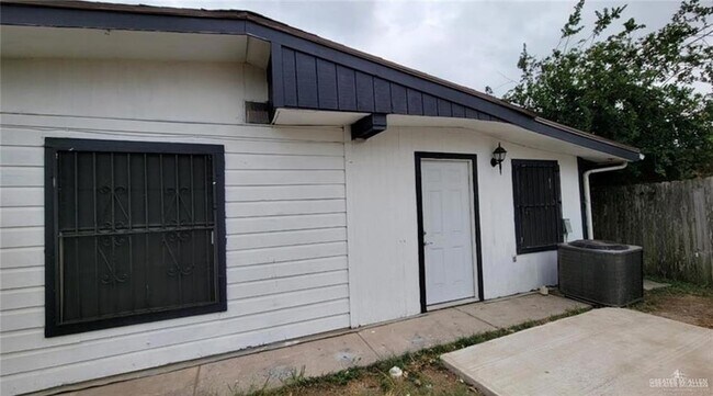 Building Photo - 2604 Quince Ln