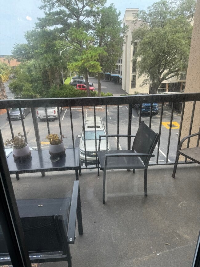 Building Photo - 210 75th Ave N