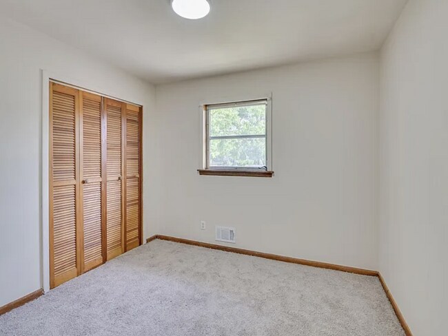 Building Photo - 1114 Terrace Cir