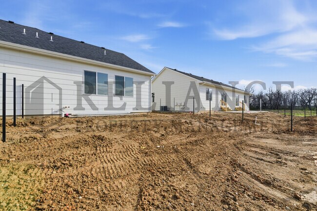 Building Photo - 5247 N Pinecrest Ct