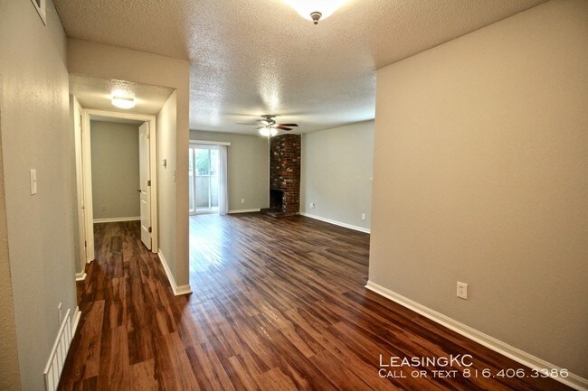 Building Photo - Devereaux