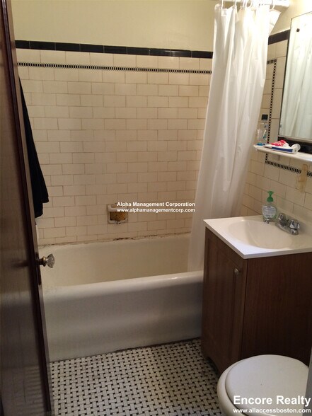 Building Photo - 349 Pleasant St