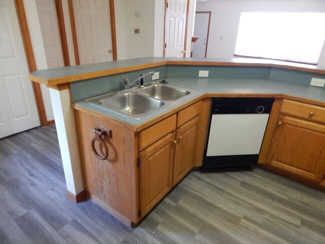 Building Photo - 3 Bed, 2 Bath Duplex