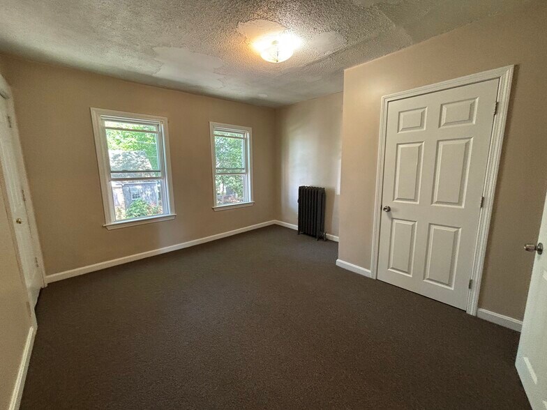 bedroom 4 - 2 Parkin Ave